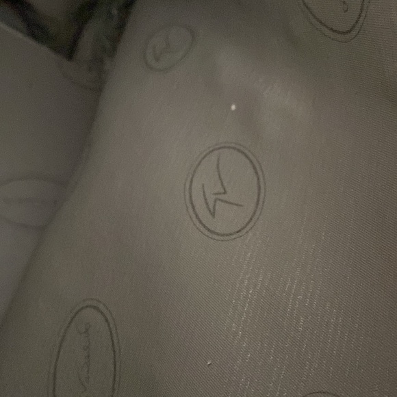 Classic Vintage Gloria Vanderbilt Tapestry Classic Old-Style Travel Shoulder Bag - Picture 12 of 13